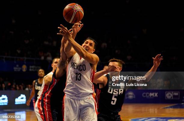 Orlando Mendez of Mexico competes against David Stockton of USA during the match between Mexico and USA as part of the FIBA World Cup China 2019...