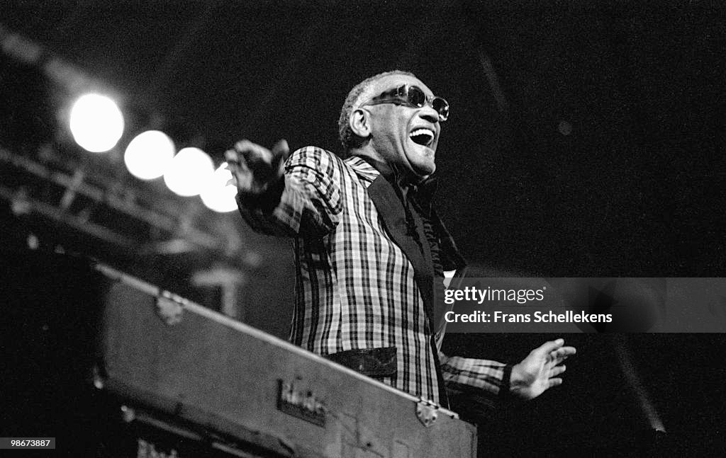 Ray Charles Performs Live In Holland