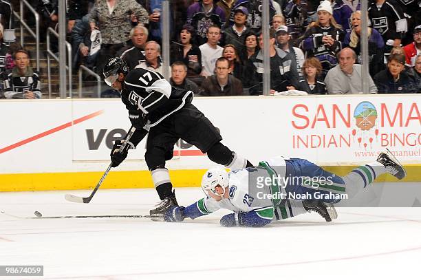 Wayne Simmonds of the Los Angeles Kings skates with the puck against Alexander Edler of the Vancouver Canucks in Game Four of the Western Conference...