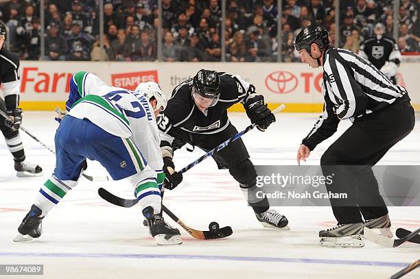 Scott Parse of the Los Angeles Kings takes the faceoff against Kyle Wellwood of the Vancouver Canucks in Game Four of the Western Conference...