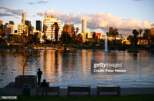 weekday in macarthur park - peter nelson stock pictures, royalty-free photos & images