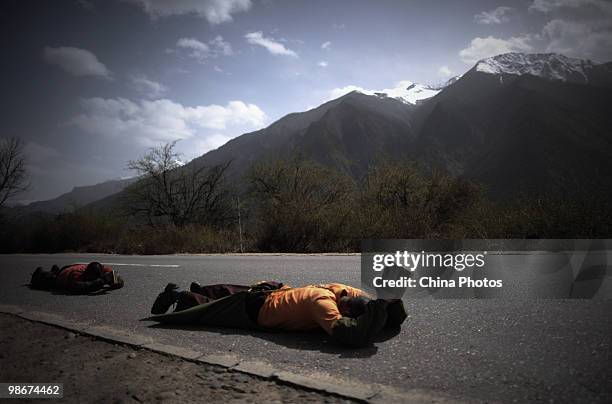 Tibetan pilgrim prays during his pilgrimage trip along a road at the Bayi Township on April 26, 2010 in Nyingchi County of Tibet Autonomous Region,...