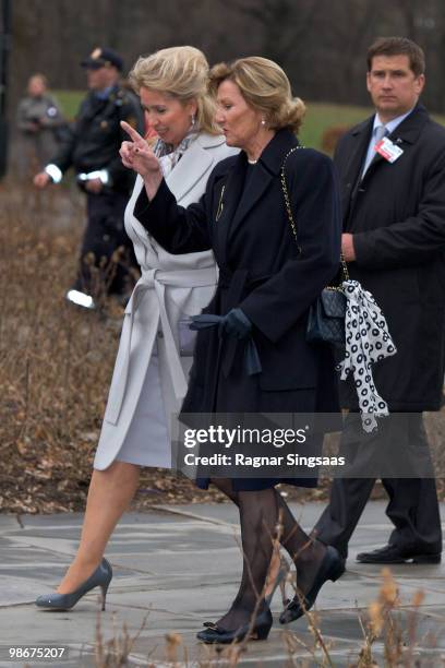 Svetlana Medvedeva , wife of Russian president Dmitry Medvedev, and Queen Sonja of Norway visit the Vigeland Sculpture Park on April 26, 2010 in...