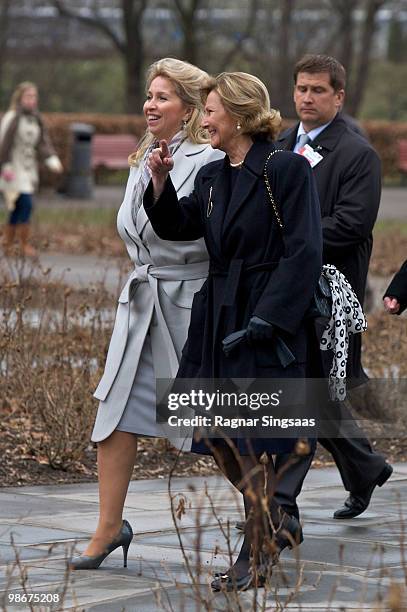 Svetlana Medvedeva , wife of Russian president Dmitry Medvedev, and Queen Sonja of Norway visit the Vigeland Sculpture Park on April 26, 2010 in...