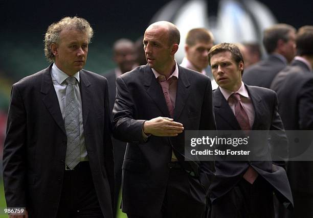 Liverpool Chief Executive Rick Parry talks to Gary McAllister and Nick Barmby at the Millennium Stadium in Cardiff ahead of tomorrows AXA sponsored...