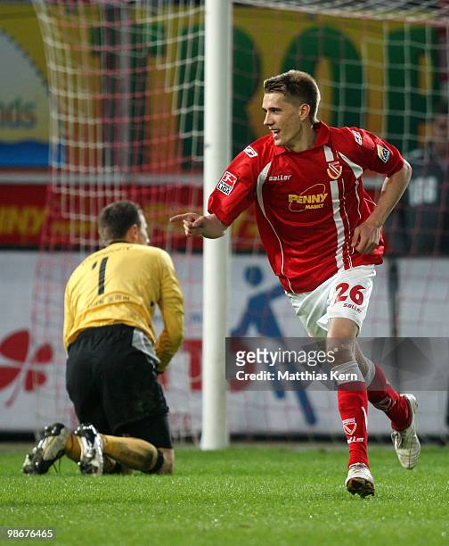 Nils Petersen of Cottbus jubilates after scoring the first goal during the Second Bundesliga match between FC Energie Cottbus and 1.FC Union Berlin...