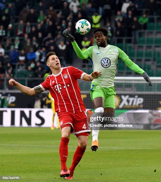 Dpatop - Wolfsburg's Divock Origi and Bayern Munich's Niklas Suele battle for the ball during the German Bundesliga soccer match between VfL...