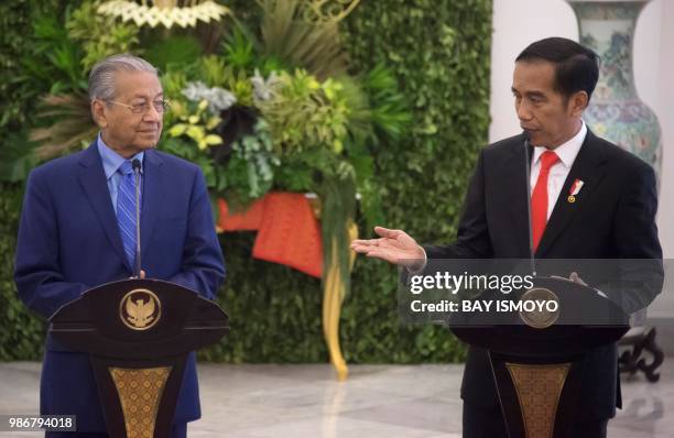 Indonesia's President Joko Widodo and Malaysia's Prime Minister Mahathir Mohamad take part in a joint press conference at the presidential palace in...