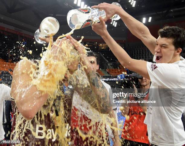 February 2018, Neu-Ulm, Germany: Basketball, BBL Pokal, FC Bayern Munich vs. ALBA Berlin, Final Four, finale, Ratioharm Arena: Munich's players Maik...