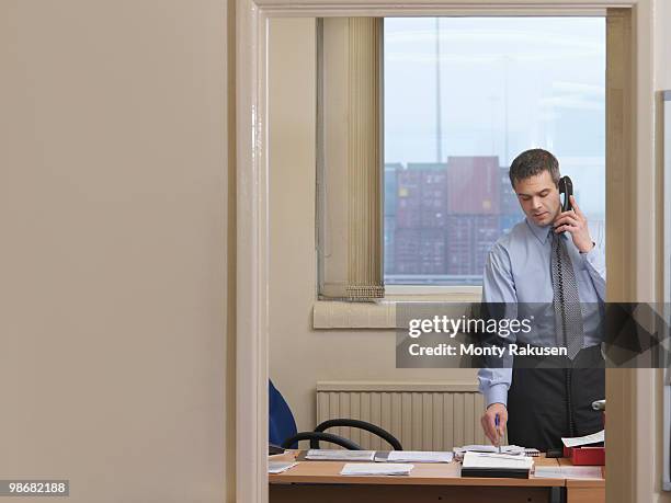 businessman in office at container port - vrachtruimte stockfoto's en -beelden