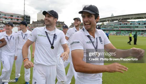 England captain Alastair Cook leads his team on a lap of honour as England celebrate winning the 5th Test match between England and India by an...