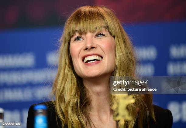 February 2018, Germany, Berlin, Berlinale, press conference, "7 Tage in Entebbe" : The actress Rosamund Pike. The film is running out of competition...