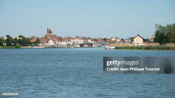 saone river in saint jean de losne, bourgogne, burgundy, france - western european culture stock pictures, royalty-free photos & images