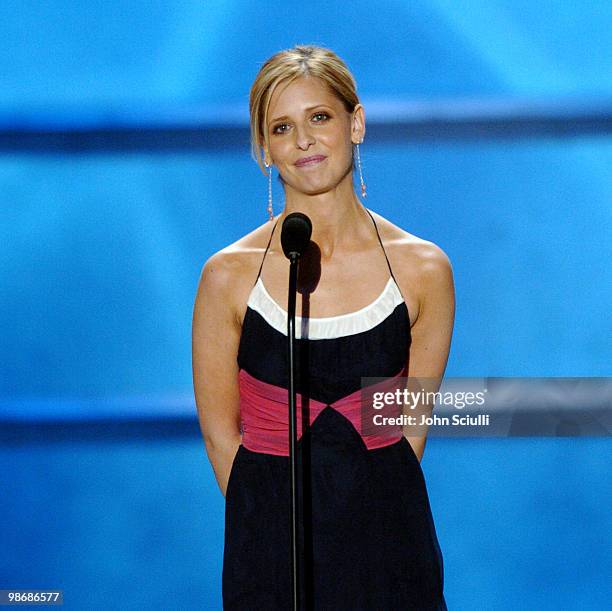 Sarah Michele Gellar presents the Award for Best Overall Stunt Stuntwoman