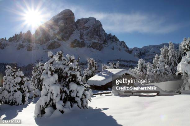 blick zum peitlerkofel - blick stockfoto's en -beelden