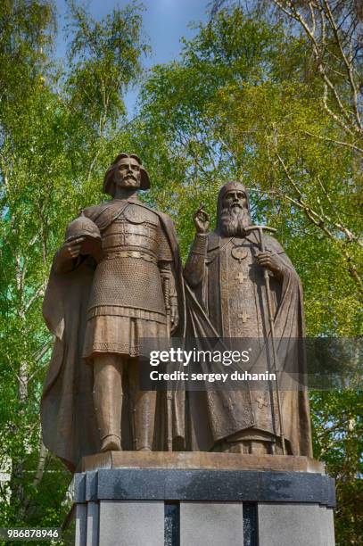 monument to the prince georgi and prelate simon. nizhny novgorod - prelate stock pictures, royalty-free photos & images