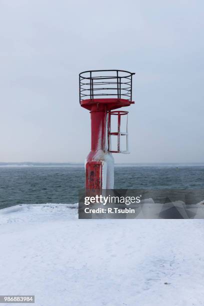 little lighthouse in tallinn harbor at winter - pirita stock pictures, royalty-free photos & images
