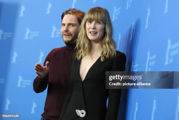 Dpatop - German-Spanish actor Daniel Bruehl and English actress Rosamund Pike take part in a photocall for the film "7 Tage in Entebbe" which...