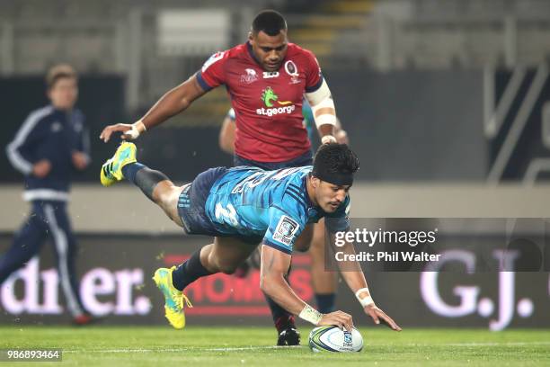 Reiko Ioane of the Blues scores a try during the round 17 Super Rugby match between the Blues and the Reds at Eden Park on June 29, 2018 in Auckland,...