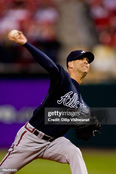 Starting pitcher Tim Hudson of the Atlanta Braves throws against the St. Louis Cardinals at Busch Stadium on April 26, 2010 in St. Louis, Missouri.