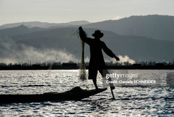 myanmar, shan region, lake inle, fisherman in a dugout - dugout canoe ストックフォトと画像