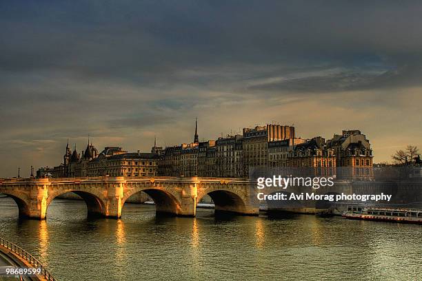 pont neuf  at sunset, paris, france - saint nazaire stock pictures, royalty-free photos & images