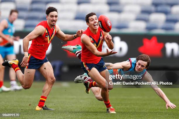 Hayden Sampson of South Australia handpasses the ball during the AFL U18 Championships match between the Allies and South Australia at GMHBA Stadium...