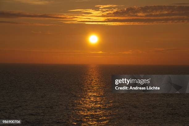 sonnenuntergang nordsee - nordsee strand stock pictures, royalty-free photos & images