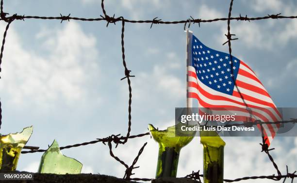 the wall border separating united states - state visit of the president of united mexican states day 1 stockfoto's en -beelden