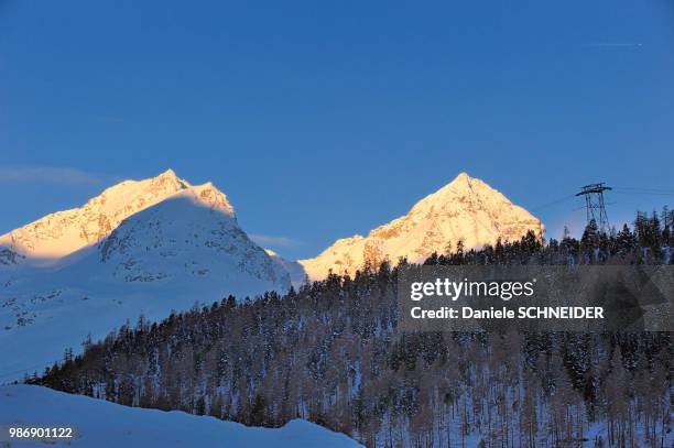 switzerland, canton of graubünden, summits above saint-moritz - graubunden canton fotografías e imágenes de stock