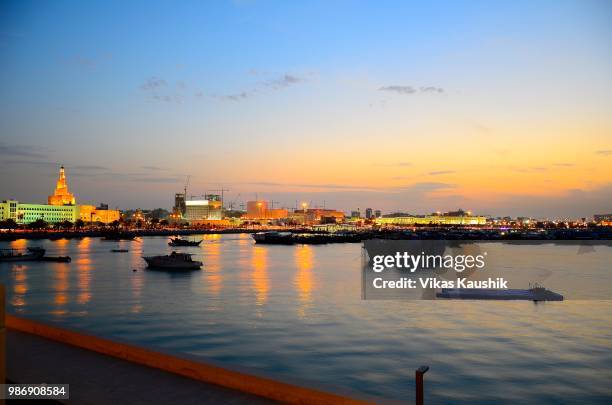 come evening come lights - qatar night stock pictures, royalty-free photos & images