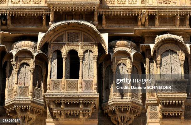 india, rajasthan, stone sculpted balconies (known as jharokhas), haveli patwon-ki in jaisalmer - haveli stock pictures, royalty-free photos & images