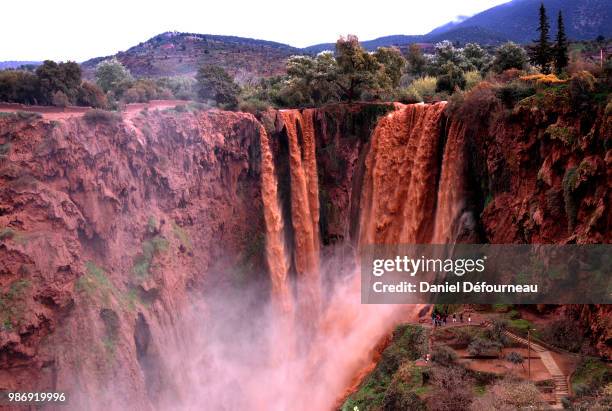 chutes d'eau - cascade eau stock pictures, royalty-free photos & images