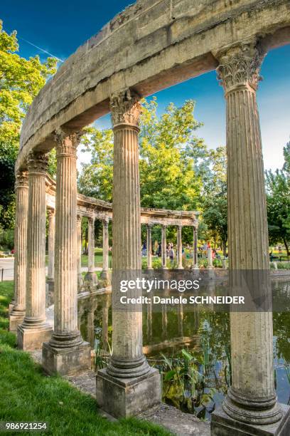 france, ile de france, paris, 8th district, parc monceau, the classical colonnade - ile de france parc monceau stock pictures, royalty-free photos & images