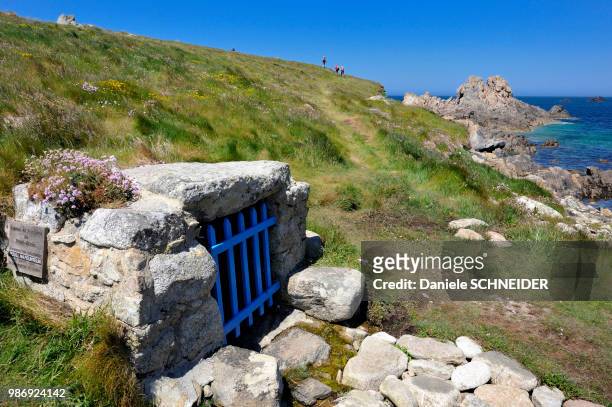 france, brittany, finistere, poull bridic fountain on the littoral path, ouessant island - littoral stock pictures, royalty-free photos & images