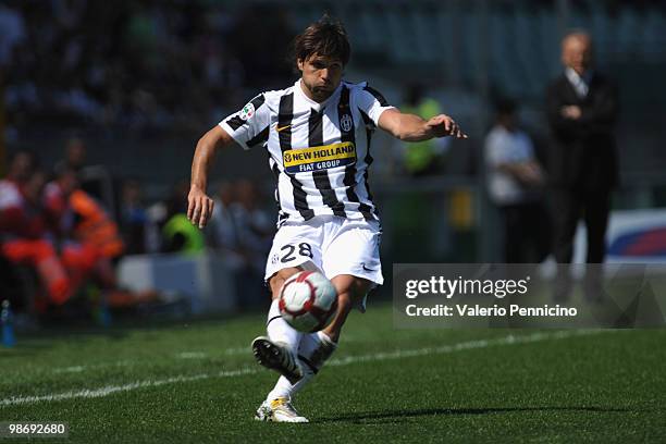 Ribas Da Cunha Diego of Juventus FC in action during the Serie A match between Juventus FC and AS Bari at Stadio Olimpico on April 25, 2010 in Turin,...