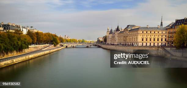 europe france seine up to the conciergerie in paris - conciergerie stock pictures, royalty-free photos & images