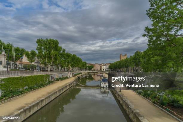 narbonne - canal de la robine - france - narbona fotografías e imágenes de stock