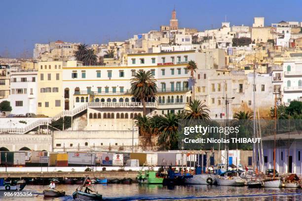 north africa, maghreb, morocco, tangier, old medina and famous continental hotel - tanger stock-fotos und bilder