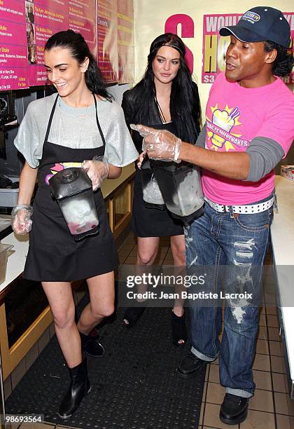 Lindsay Lohan and Ali Lohan visit Millions of Milkshakes on April 26, 2010 in Los Angeles, California.