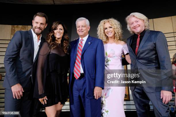 Jimi Westbrook, Karen Fairchild, Samford University's Randy Pittman, Kimberly Schlapman and Phillip Sweet of Little Big Town take photos onstage...