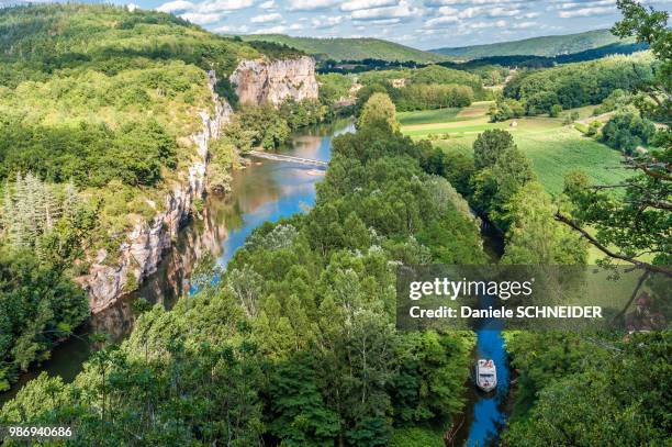 france, lot, causses du quercy regional natural park, lot lower valley, canal pound of ganil between bouzies and saint-cirq-lapopie - lot river stock pictures, royalty-free photos & images