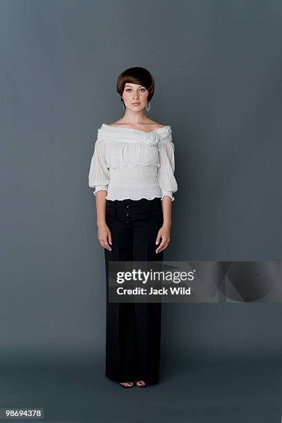a woman is expressionless and stands - blank expression stock pictures, royalty-free photos & images