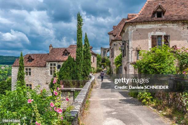 france, lot, causses du quercy regional natural park, st cirq-lapopie, labelled "most beautiful village in france - midi pyrenees stock pictures, royalty-free photos & images