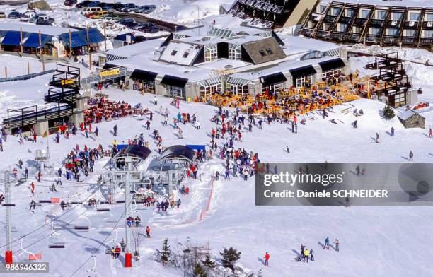 france, haute pyrenees, aure valley, piau engaly ski resort - hautes pyrénées stock-fotos und bilder