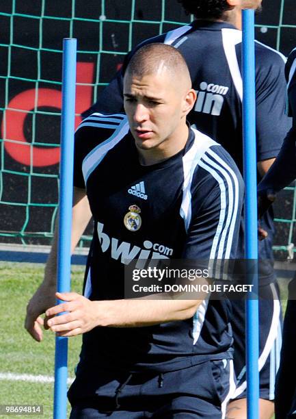 Real Madrid's French forward Karim Benzema takes part in a training session in Madrid on April 27, 2010. AFP PHOTO / DOMINIQUE FAGET
