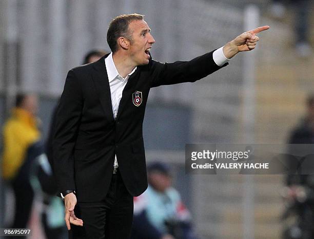 Nice's coach Eric Roy reacts during their French L1 football match Nice vs Sochaux, on April 03, 2010 at the Ray Stadium in Nice. AFP PHOTO VALERY...