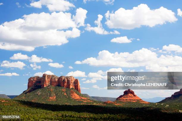 usa. arizona. sedona. chapel of holy cross. view on the surrounding landscapes. - chapel of the holy cross foto e immagini stock