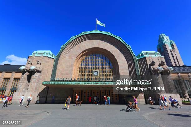 europe, finland, helsinki.. railway station - helsinki stock-fotos und bilder