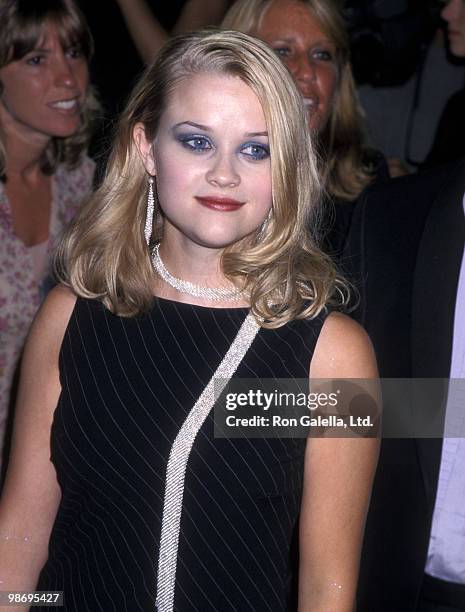 Actress Reese Witherspoon attends the "54" Hollywood Premiere on August 24, 1998 at Mann's Chinese Theatre in Hollywood, California.